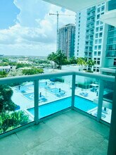 1800 N Bayshore Dr, Unit 1502 in Miami, FL - Building Photo - Building Photo