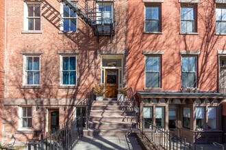 86 Essex St in Jersey City, NJ - Foto de edificio - Building Photo