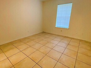 1307 Brenda Ln in Humble, TX - Foto de edificio - Building Photo