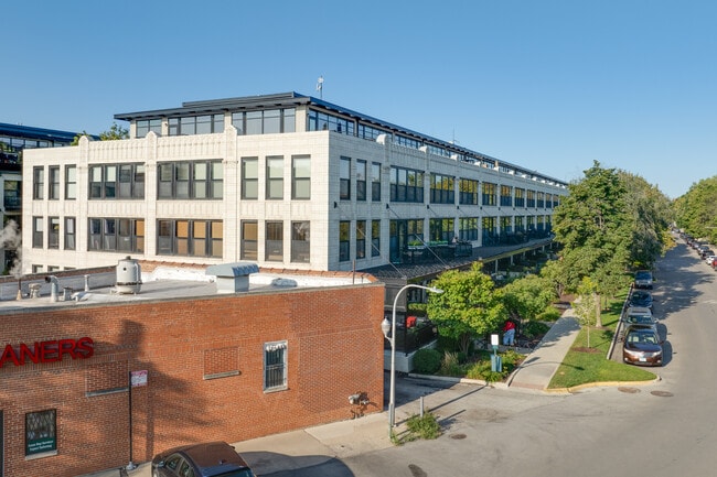 University Commons I in Chicago, IL - Building Photo - Building Photo