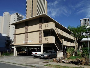 427 Kalaimoku St in Honolulu, HI - Building Photo - Building Photo