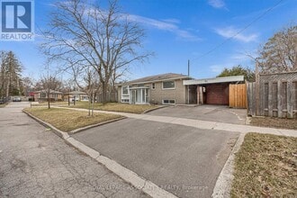 81 Kencliff Crescent in Toronto, ON - Building Photo - Building Photo