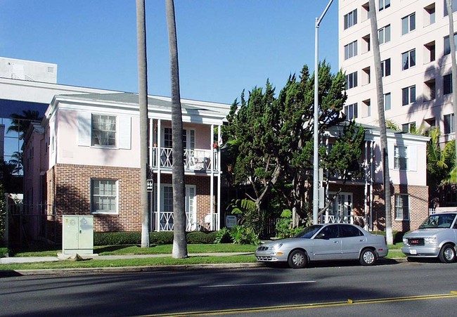 Monticello Apartments in San Diego, CA - Building Photo - Building Photo