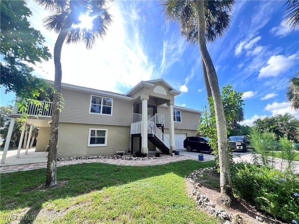 3981 Bennett Ln in Bonita Springs, FL - Building Photo