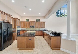 10513 Versailles Blvd in Wellington, FL - Building Photo - Building Photo