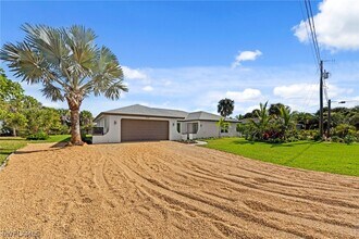 548 Boulder Dr in Sanibel, FL - Building Photo - Building Photo