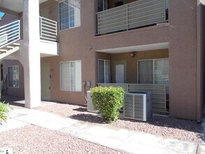 2101 Blue Breeze Dr in Las Vegas, NV - Building Photo - Building Photo