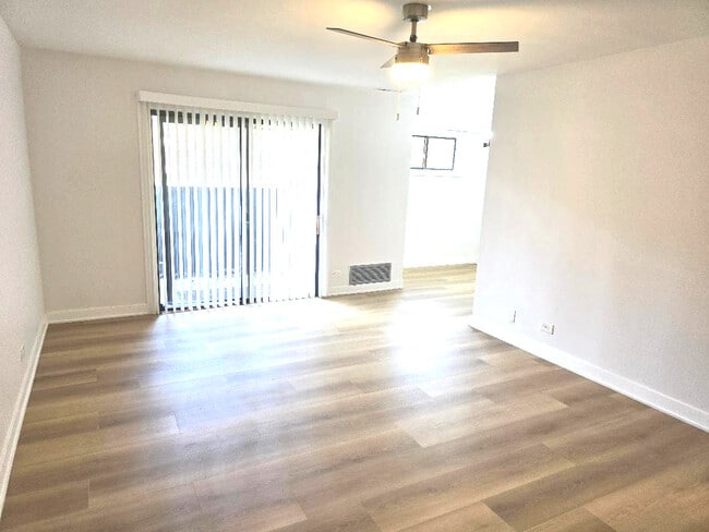 2212 Country Club Dr in Woodridge, IL - Building Photo - Building Photo