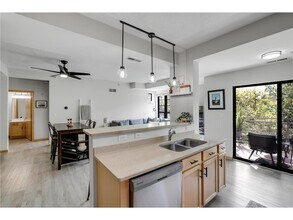 2565 Franklin Ave in St. Paul, MN - Building Photo - Building Photo