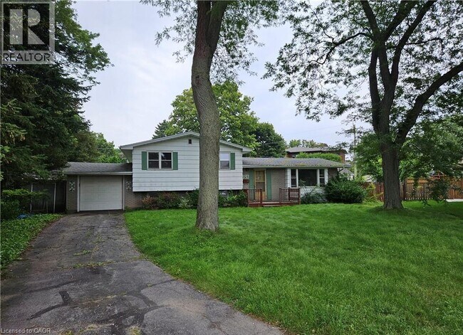 151 Seneca Ct in Hamilton, ON - Building Photo - Building Photo