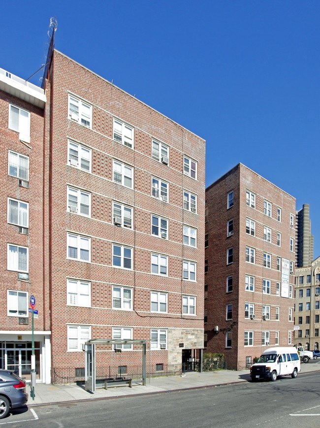 3205 Grand Concourse in Bronx, NY - Building Photo - Building Photo