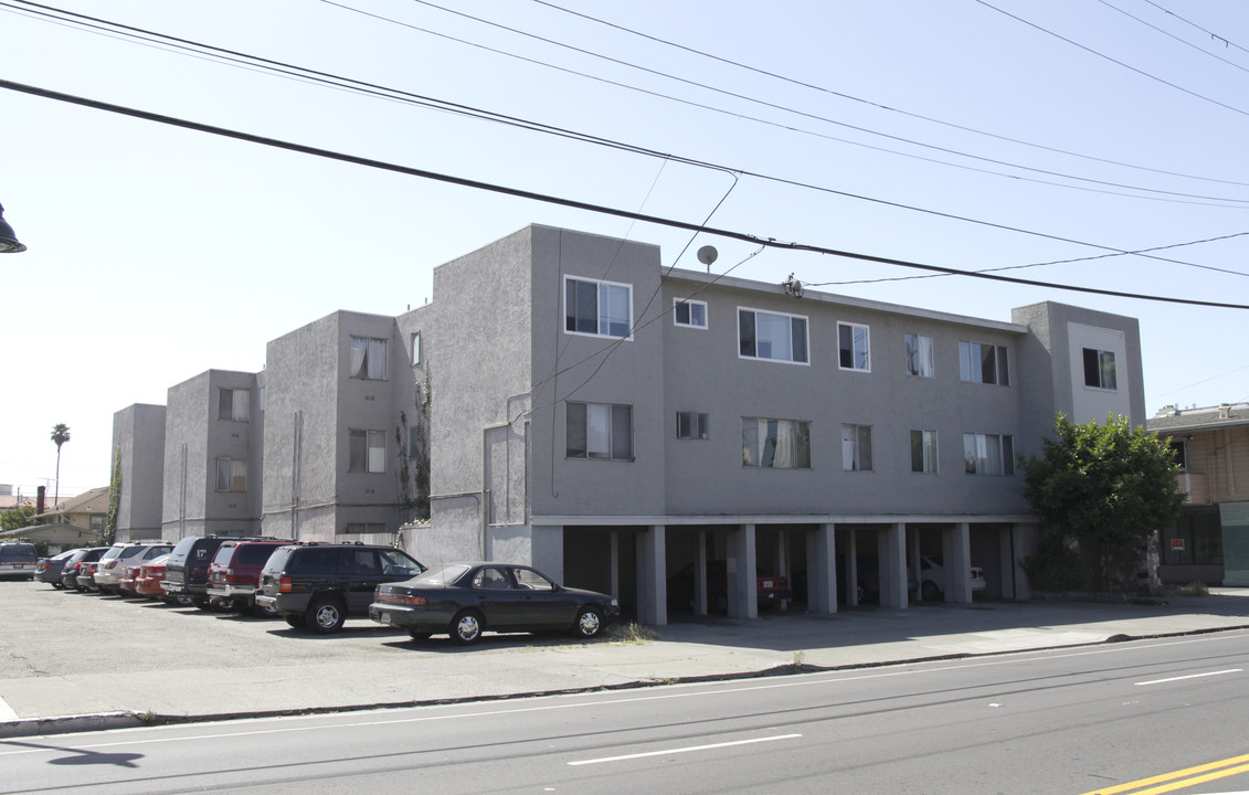 1536 Fruitvale Ave in Oakland, CA - Building Photo