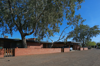 Hazen Townhomes in Tucson, AZ - Building Photo - Building Photo