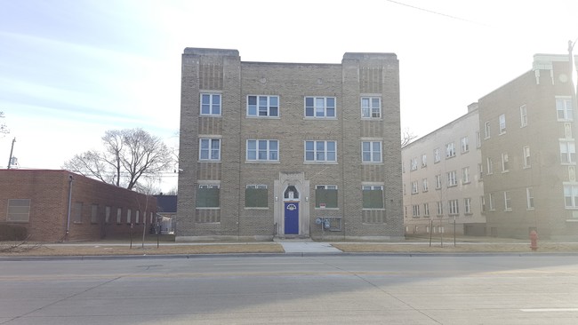 4252 N Teutonia Ave in Milwaukee, WI - Foto de edificio - Building Photo