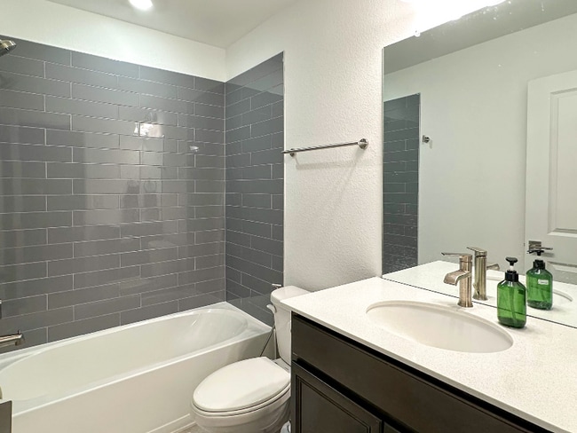 330 Geneva St in Aurora, CO - Building Photo - Building Photo