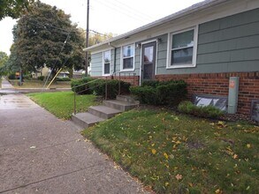 2056 Bayard Ave, Unit 1 in St. Paul, MN - Foto de edificio - Building Photo