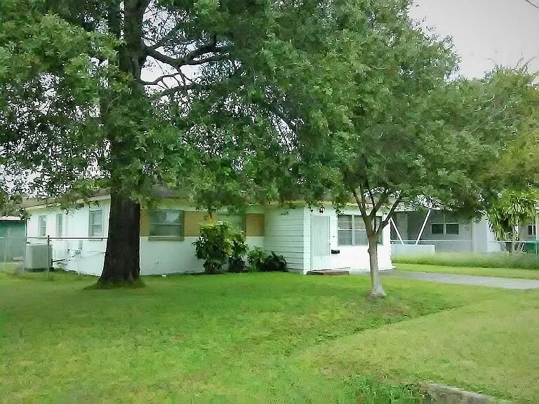 3913 W Cass St in Tampa, FL - Building Photo