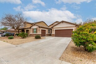 16128 W Desert Flower Dr in Goodyear, AZ - Building Photo