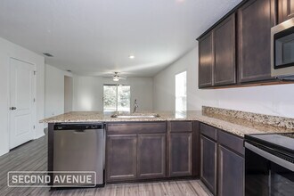 3399 Lakeland Ave in Palm Bay, FL - Foto de edificio - Building Photo