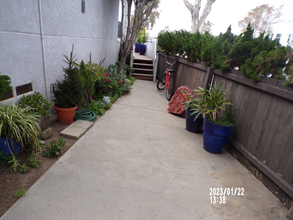 3360 Mission Blvd, Unit 1 in San Diego, CA - Foto de edificio