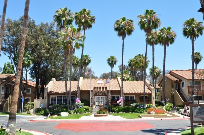 The Villas at Camino Bernardo in San Diego, CA - Foto de edificio - Building Photo