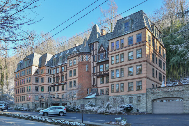 Longchamps in Asheville, NC - Foto de edificio - Building Photo