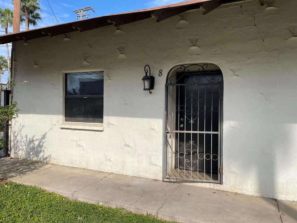 2202 O'Kane St-Unit -8 in Laredo, TX - Building Photo