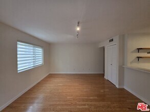 1260 Vin Scully Ave in Los Angeles, CA - Building Photo - Building Photo