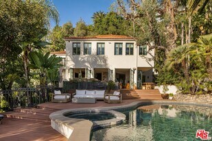 1427 Kings Rd in Los Angeles, CA - Building Photo