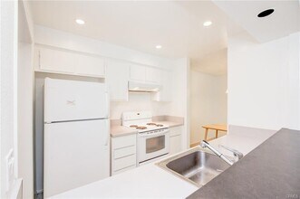 28121 Highridge Rd in Rolling Hills Estates, CA - Building Photo - Building Photo