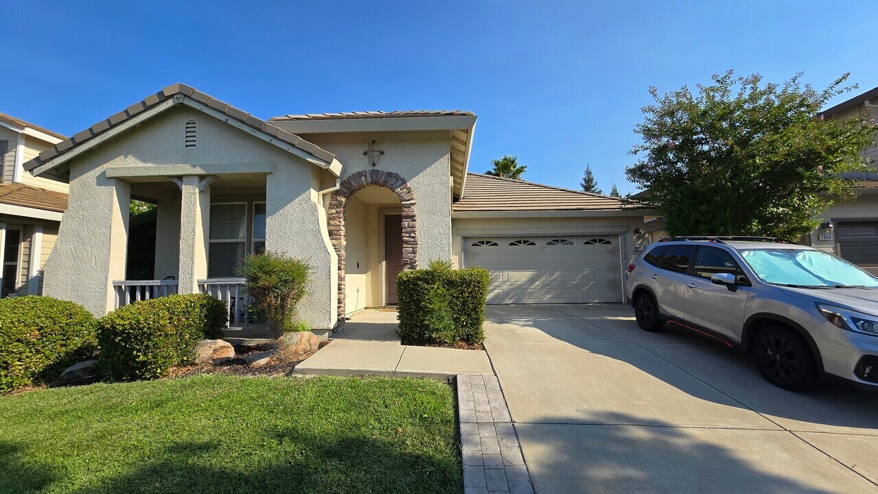 2875 Macon Dr in Sacramento, CA - Building Photo