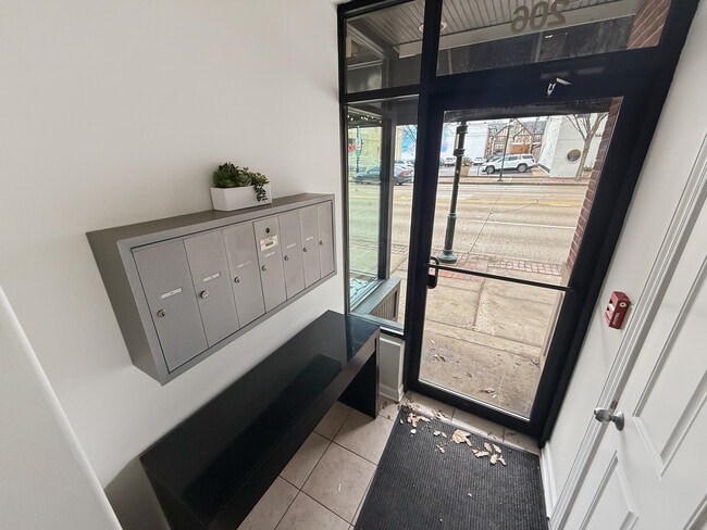 206 W Main St in St. Charles, IL - Building Photo - Building Photo