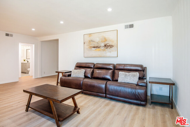 4144 W 129th St in Hawthorne, CA - Foto de edificio - Building Photo