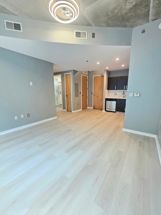600 12th Ave S, Unit #602 in Nashville, TN - Foto de edificio - Building Photo