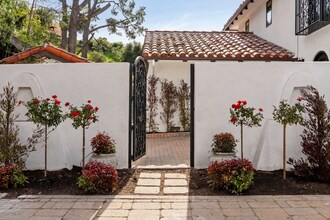 10825 Savona Rd in Los Angeles, CA - Foto de edificio - Building Photo