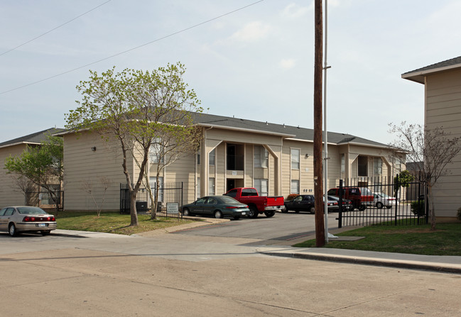 Spanish Garden Apartments in Dallas, TX - Building Photo - Building Photo