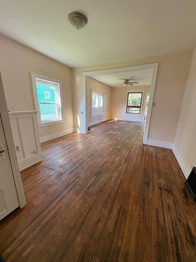 27 2nd Ave SE in Oelwein, IA - Building Photo - Building Photo