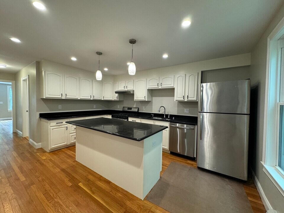 417 Auburn St in Newton, MA - Foto de edificio