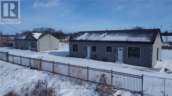 4049 Hwy 6 in Hamilton, ON - Building Photo - Building Photo