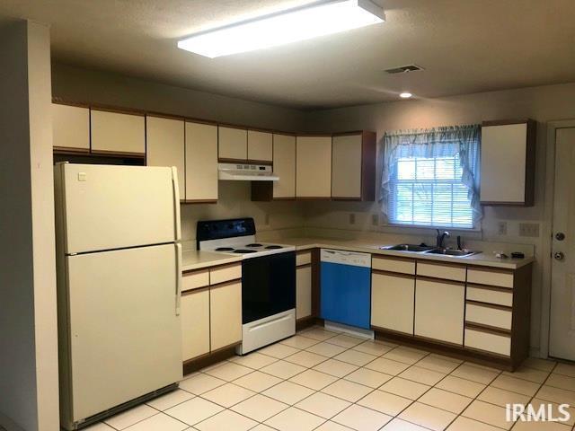 705 E Eisenhower Ln in Haubstadt, IN - Foto de edificio - Building Photo