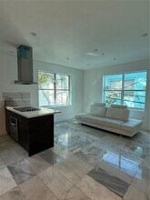 1560 Drexel Ave in Miami Beach, FL - Foto de edificio - Building Photo