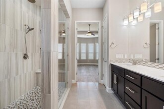 5004 Mandevilla Dr in Austin, TX - Building Photo - Building Photo