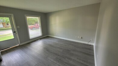 9425 Rochelle Dr in Indianapolis, IN - Building Photo - Building Photo