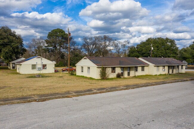 Hawthorne Apartments in Phenix City, AL - Foto de edificio - Building Photo