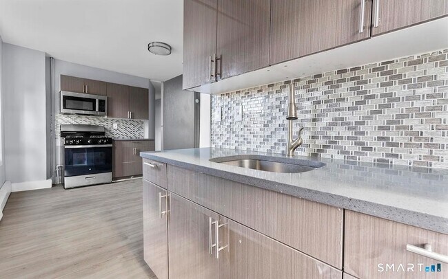 746 Maple St in Bridgeport, CT - Foto de edificio - Building Photo