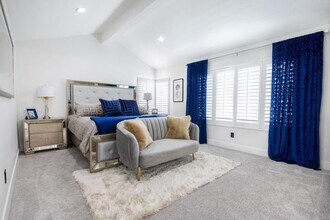 2457 Calle Montella in Tustin, CA - Foto de edificio - Building Photo