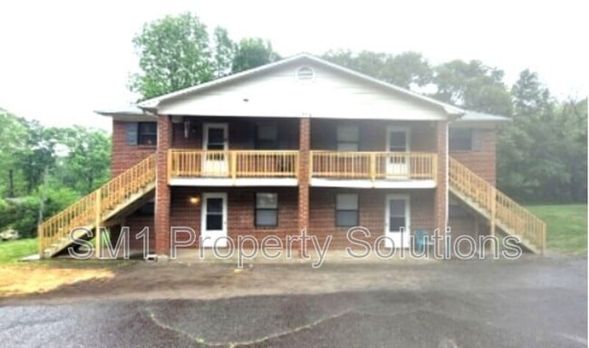 property at 1716 Green Oaks Dr SE