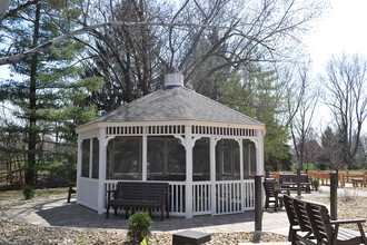 Coral Ridge Senior (55+) Apartments in Coralville, IA - Foto de edificio - Building Photo