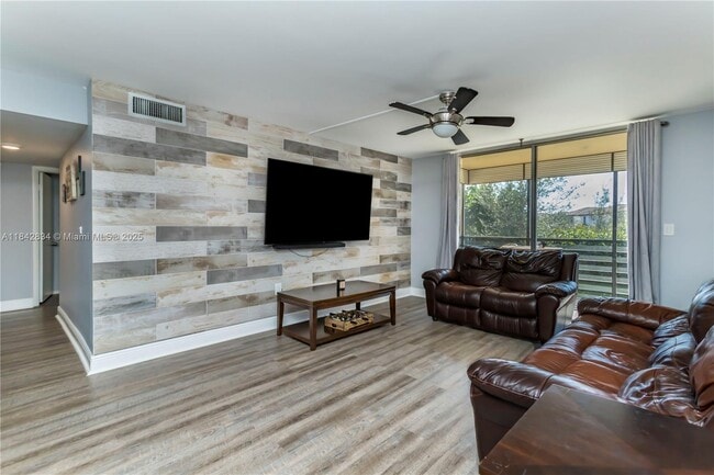 3490 Foxcroft Rd in Miramar, FL - Building Photo - Building Photo