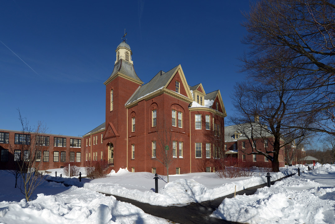 Chestnut Green Apartments in Foxboro, MA - Building Photo